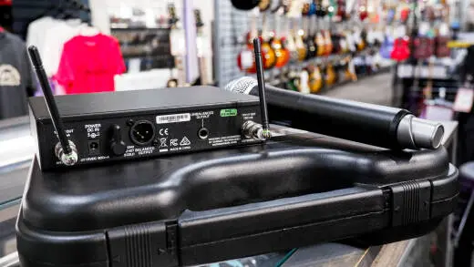 Samson - Concert 99 Handheld Wireless System with Q8 Capsule (K: 470-494 MHz) 2